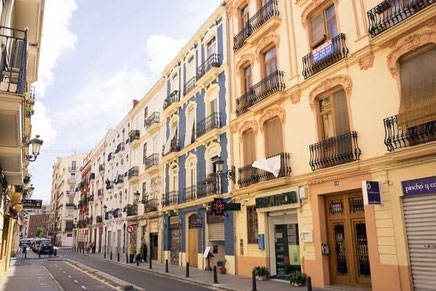 El origen del barrio de Ruzafa (Russafa en valenciano) se encuentra en una finca de recreo que imitaba una residencia típica andaluza.