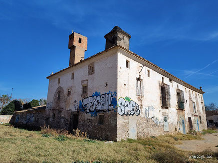 La alquería de Falcó es el ejemplo por excelencia del barroco en la arquitectura rural valenciana s. XVII. De momento se encuentra en un estado de abandono.Dirección: Camí de Montcada, 146, Rascanya, 46019 València, Valencia