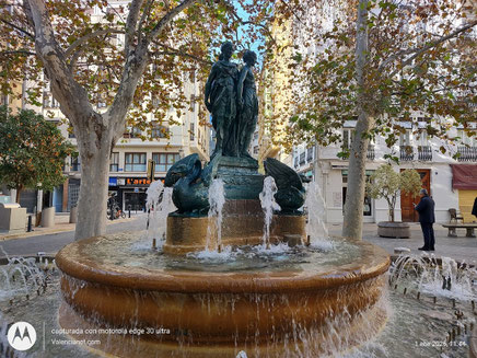 Las fuentes de las Ninfas o Gracias de valencia, suelen representar deidades menores de la naturaleza y las aguas en la mitología, y esta se conoce popularmente como la fuente "de los patos".
