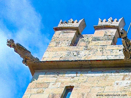 El Consulado del Mar de Valencia cuenta con 28 Gárgolas: quince se encuentran en la Sala de Contratación; siete en el Pabellón del Consulado y seis en la torre.