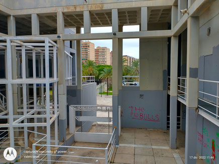 En esta imagen podemos comprobar que ya no hay okupas en la Casa del Agua de Valencia.