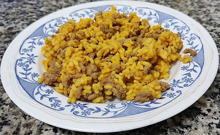 Plato tradicional valenciano:Relleno de arroz al horno con carne picada.