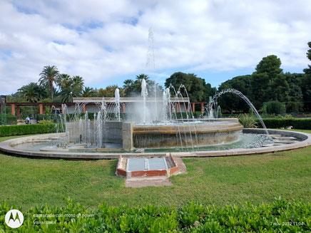 Jardines del Real o de Viveros. Fuente de la Rosaleda: Una fuente histórica que fue renovada recientemente para mejorar su iluminación y funcionamiento ornamental.