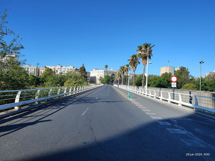 Entre los años 2010 y 2012 fue reconstruido otra vez con dos partes separadas: al este el puente de asfalto con tres carriles para el tránsito rodado de vehículos (abierto al tráfico, Valencia el (19 de febrero de 2012),