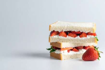 いちごと生クリームのフルーツサンド。