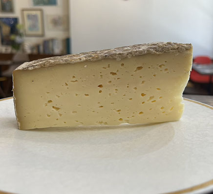 カフェジュディ Cafe Jeudi 名古屋市 中村公園グルメ Gourmet Lunch ランチ French フレンチベースで多国籍無国籍 タルトケーキ 店内全て手作りでおいしい Tarte Sweets Beer Alcohol Wine Hamburger Galette