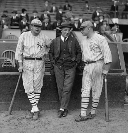 Nella foto da sx Babe Ruth, Jack Dunn e Jack Bentley