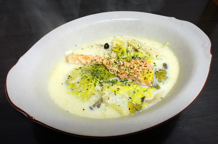 サーモンと白菜の豆乳スープの写真