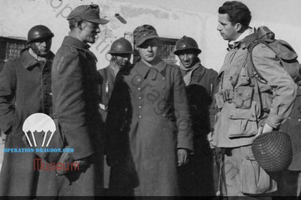 Colonel William Yorborough, interogate german prisoners with french soldiers . North Africa.