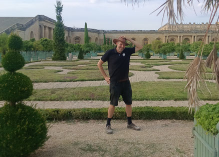 Meister Zenger im Garten von Versailles