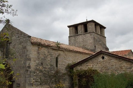 Eglise romane de Veyrines Ouvert toute l’année.  De style roman très pur, l’église date du 12e siècle et est classée aux Monuments Historiques.  Mairie de Saint-Symphorien de Mahun