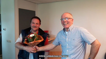 De bloemen voor de 1e prijs gaan dit weekend naar Henk Smit van de Combinatie Smit-Mulder