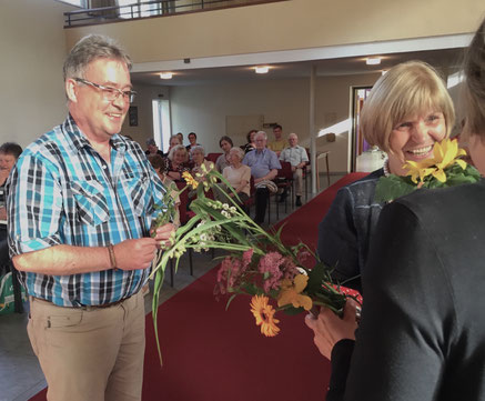 Pfarrer Klaus F. Pötz und Ruth Schneemann bei einem "Gottesdienst anders" in der Andreasgemeinde // Foto: Gömmer