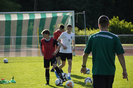 Trainer Finn Apel und einige der Talente des SCS