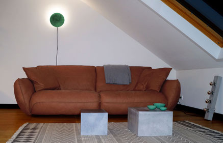 BE Chilled mit unserer Beton-Wandleuchte LUNA