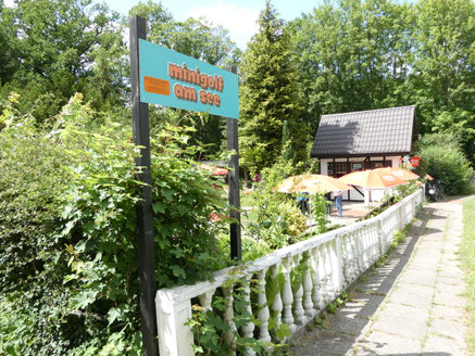 Bild: Minigolf am See