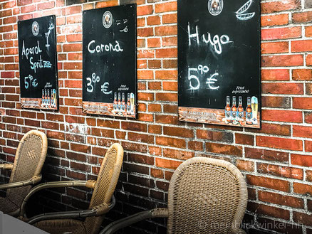 Café Hamburg Corona Hugo Prost Aperol Spritz Korbstuhl