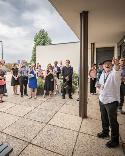 Brno, Tugendhat House, guided tour by Ivo Hammer-Tugendhat. Photo: Jakub Snaidr, September 26, 2024 (after the unveiling of the Stolpersteine)