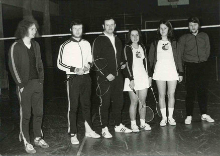 1.Mannschaft 1973/74 von links: Günther Breuer, Hans-Werner Stein, Harald Pletsch, Christa Franzen, Sigrid Kremer und Günter Dillenhöfer