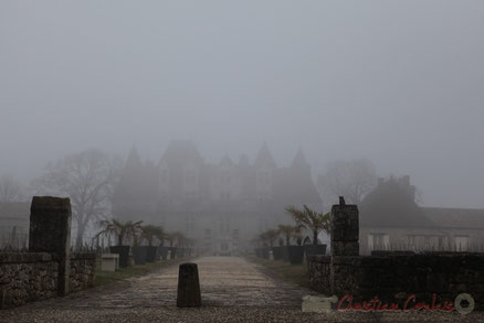 Château de Montbazillac, dans le brouillard périgourdin. Photographie : Christian Coulais