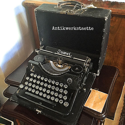 Vintage typewriter Juwel