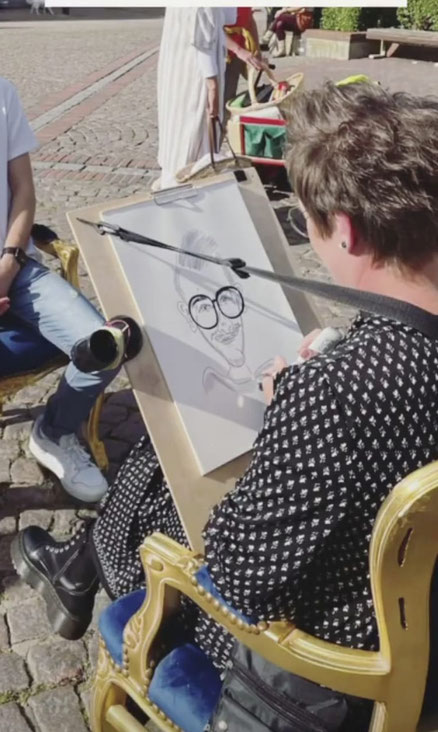 Live-Karikatur auf dem Eutiner Marktplatz