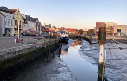 Ebbe im Hafen von Husum