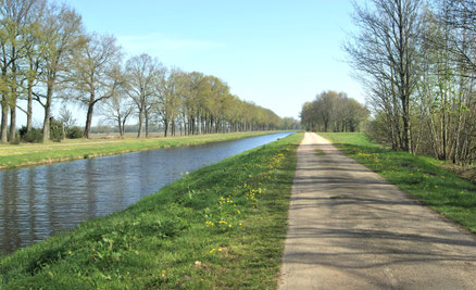 Weg am Kanal entlang