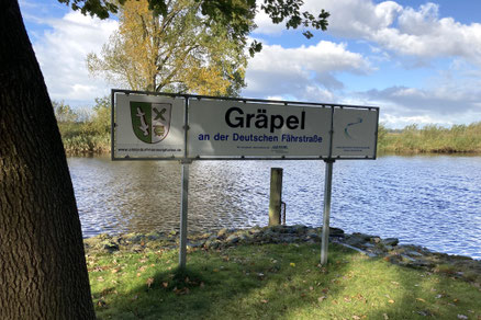 Am Anleger der Prahmfähre Gräpel