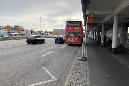 Sightseeingbus kurz vor dem Hauptbahnhof