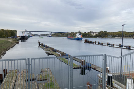 An der Schleuse Holtenau