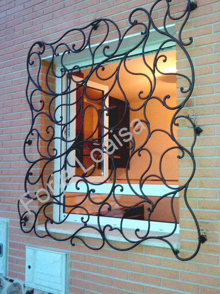 Rejas de hierro para ventanas en edificio adosado de San Martín de la Vega Madrid.