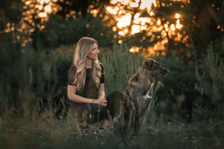 Wenn beide in die gleiche Richtung schauen. Hundeshooting mit Mensch