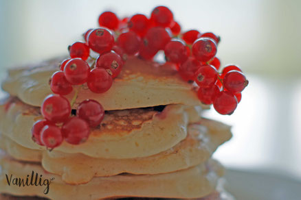 pancakes, johannisbeeren, frühstuck, pfanekuchen, einfache rezepte zum frühstuck