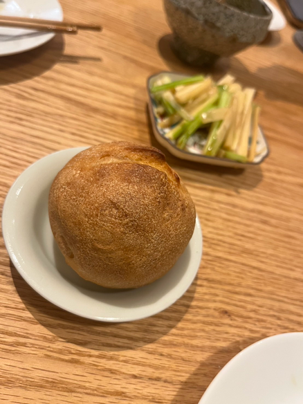 WaiWaiのお通しの焼きたてパン