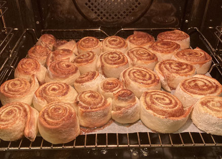 Selbstgebackene Zimtschnecken für die Fika.