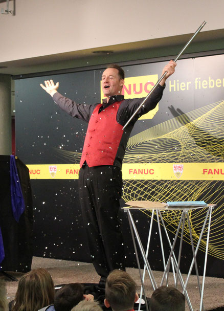 Kinderzauberer Stuttgart, Unterhaltung & Location in Stuttgart mit dem Kinderzauberer, Kinderunterhaltung, Kinderzaubershow, Einschulung mit Kinderzauberer aus Stuttgart! Zauberer für Kindergeburtstag buchen oder mieten ist das Highlight!
