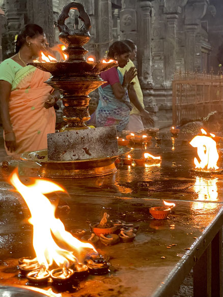 Les offrandes du feu au grand Temple d'Arunachaleshwara Photo © Nathalie Nichanian 2023
