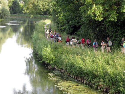 Randonneurs le long de la Somme