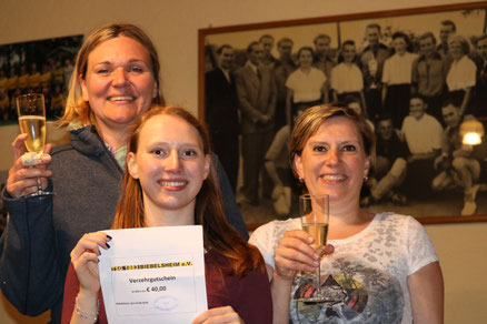   Die Siegerinnen des Boule-Turniers. V.l.n.r.: Tina Schufried, Meline und Andrea Mühleis