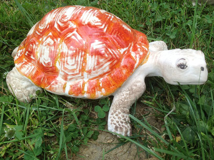 Schildkröte mit wunderschöner, roter Glasur 35,-