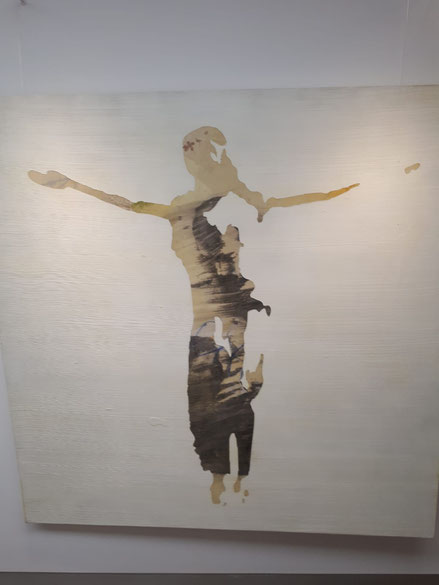 David López. NOWA HUTA.140x140cm.Técnico mixta sobre madera. Con la silueta del Crucificado, que acoge en su interior figuras más cotidianas creamos lo que podríamos llamar liturgias de lo cotidiano.