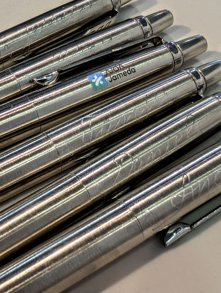 110 handgravierte Parker Jotter als exklusive Messegeschenke für Mediziner