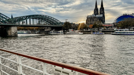 Blick von A-ROSA BRAVA auf Kölner Dom und Hohenzollernbrücke