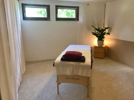   Valerie Watts  Pramerdorf 74, 4782 St. Florian am Inn  0650/545 1829  info@valeriewatts.at     Hier ist mein Praxisraum zu finden...  Einfach mittels Kontaktformular, Mail oder per Telefon einen Termin ausmachen und Reconnective Healing erleben  bzw. ei