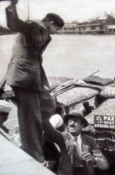 Baba stepping onto a boat on DalLake with Dadachanji assisting, Shrinigar, Kashmir, 1933 -Courtesy of ECPPA & Glow Int.magazine-Fall 2015 p24