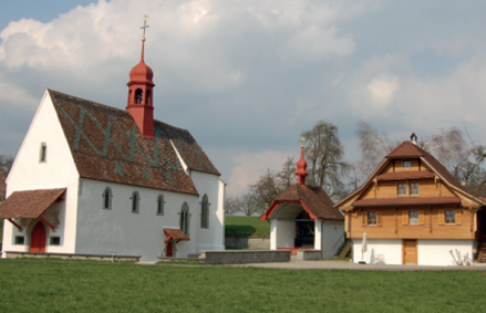 Abb.4: Sakramentskapelle und St.-Anna-Kapelle (Mitte) in Ettiswil.