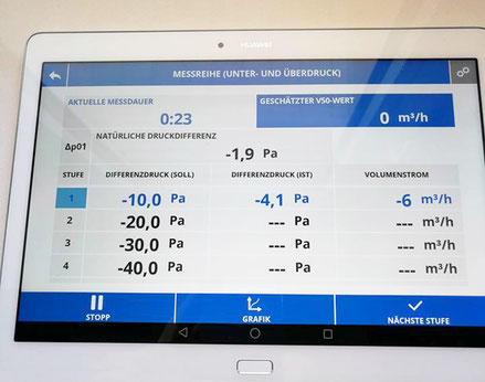 Blower-Door-Test für den Qualitätsnachweis bei Berg-Schwedenhaus