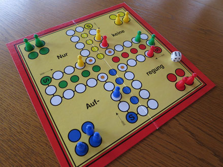 Brettspiel, Mensch ärgere dich nicht, Würfelspiel, nur keine Aufregung