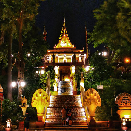 Le Wat Phnom, cœur historique et symbolique de la ville.